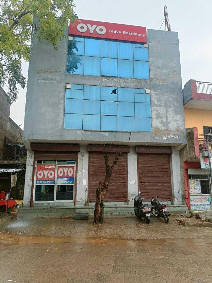 Отель Oyo Flagship 62980 Shiva Residency Garhi Harsaru Экстерьер фото