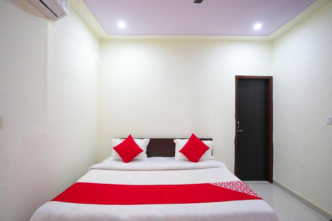 Отель Oyo Flagship 62980 Shiva Residency Garhi Harsaru Экстерьер фото